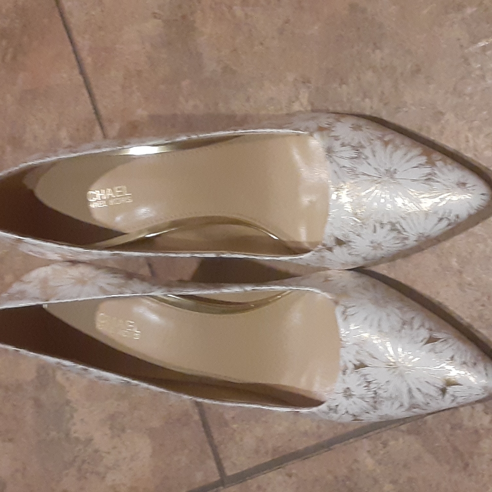 Michael Kor heels gold and white flower